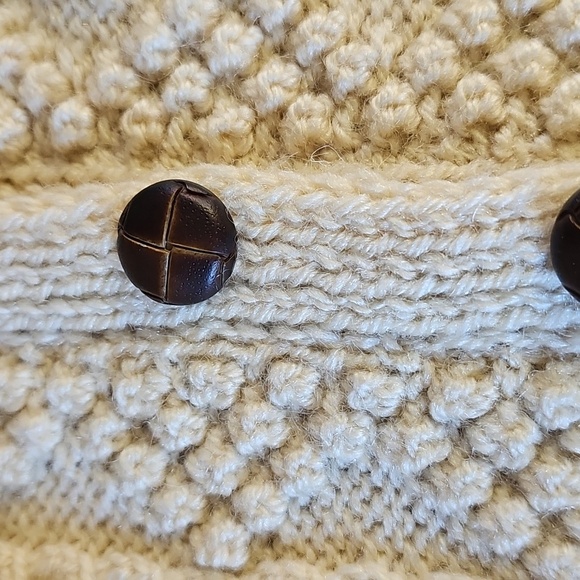 Handmade Womens Cream Cable Knit Sweater. Excelent Condion. Meduim - Picture 12 of 12